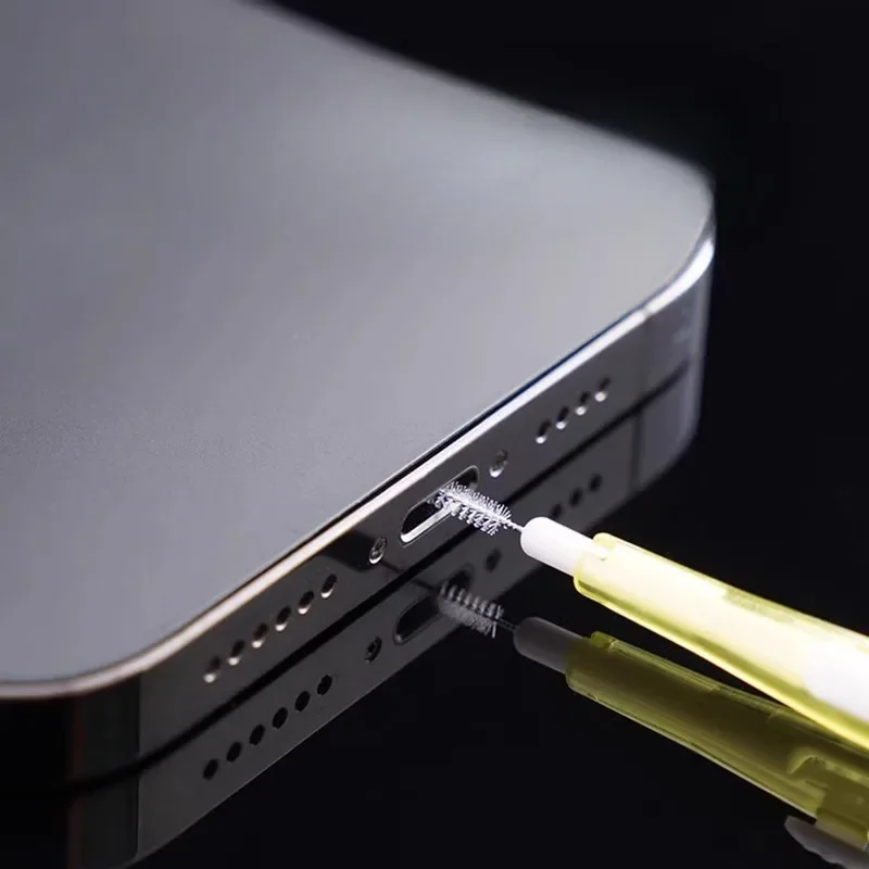 Diy Headphone - iPhone 16、15、14用、およびSamsung、Xiaomi用のモバイル電話スピーカー充電ポートクリーニングセット。イヤホンクリーニングキット、ブラシ、防塵プラグ付き。